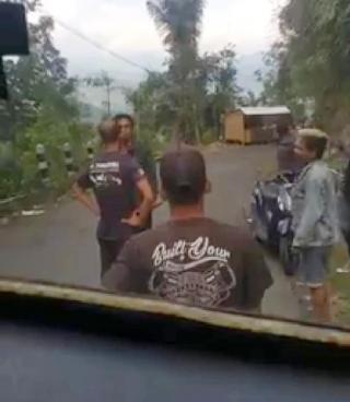 Viral Sopir Elf Bungbulang Garut Dicegat Pria Membawa Sajam
